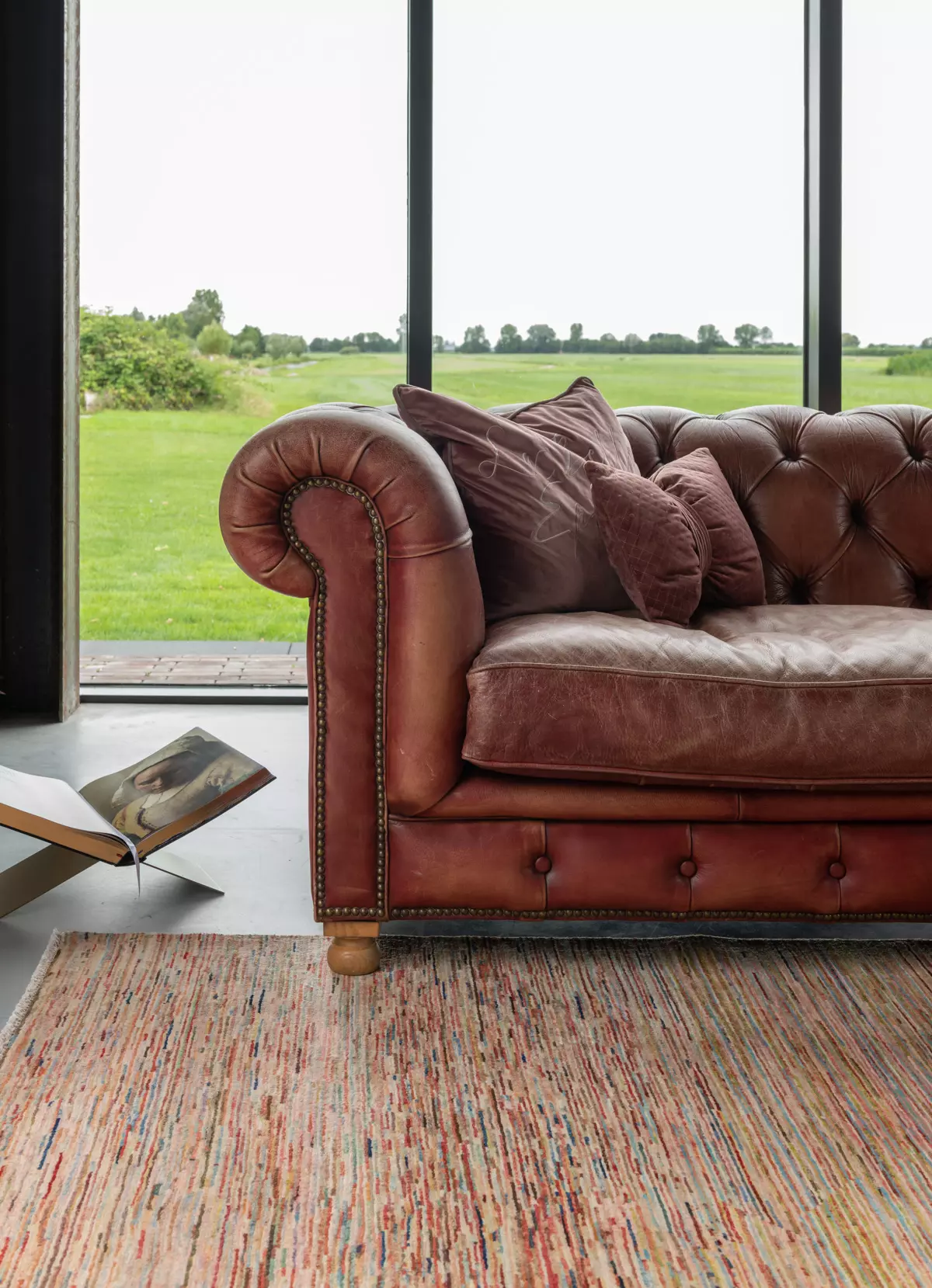 Detail 2 Pakistan modern stripe Ziegler vloerkleed